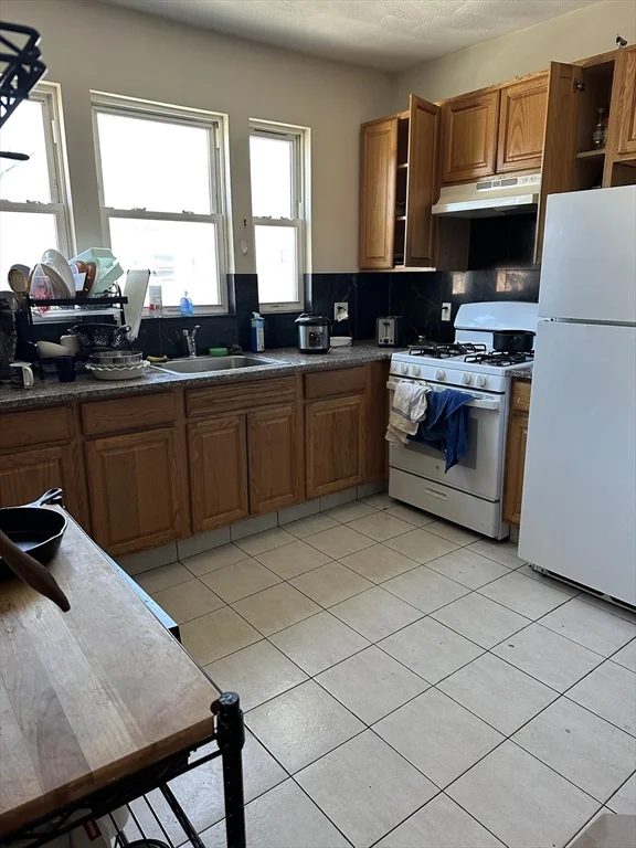 4 bed, 1 bath apartment for rent at 1 Ossipee Rd Unit 2, Tufts University — photo 10 of 15