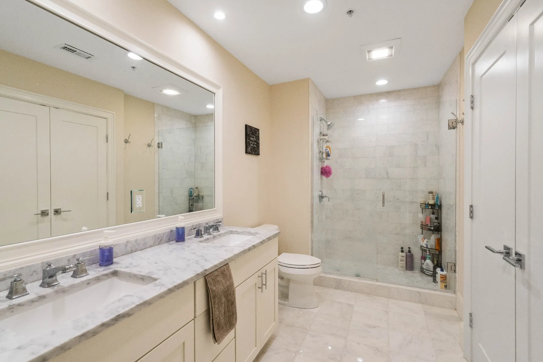 4 bed, 1 bath apartment for rent at 1 Oswald St Unit 1, Mission Hill — photo 4 of 7