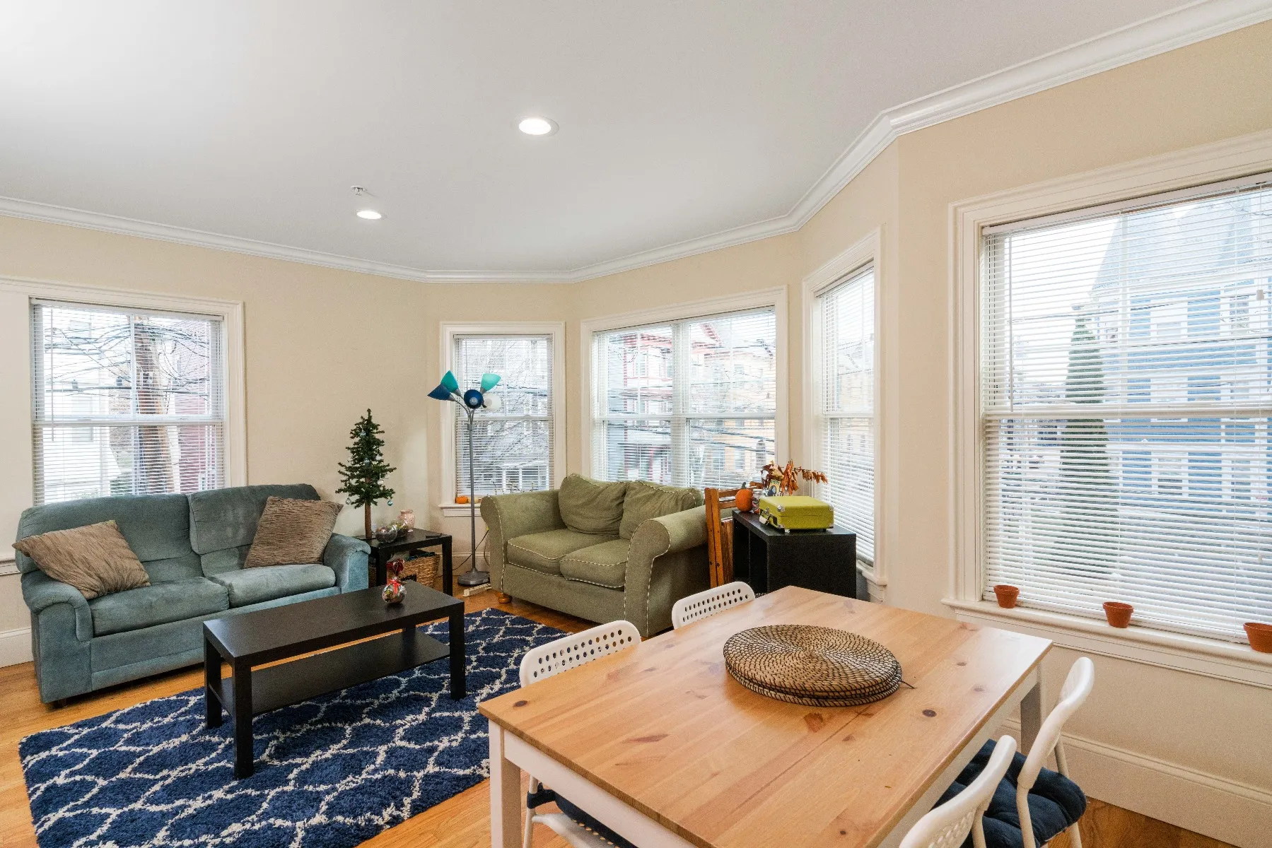 4 bed, 1 bath apartment for rent at 1 Oswald St Unit 1, Mission Hill — photo 5 of 7