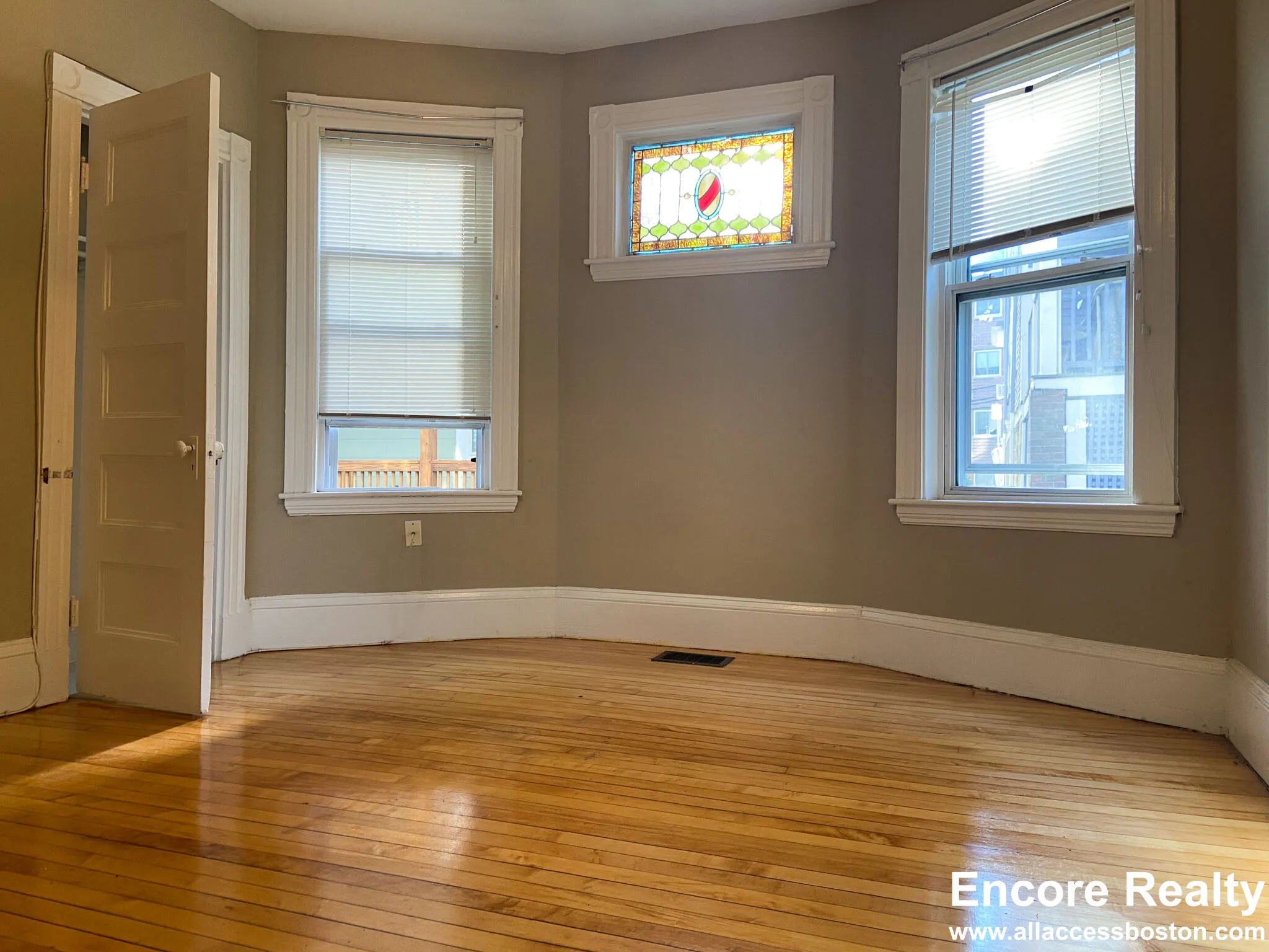 3 bed, 2 bath apartment for rent at 1 Parker Hill Ter Unit 1, Mission Hill — photo 7 of 29