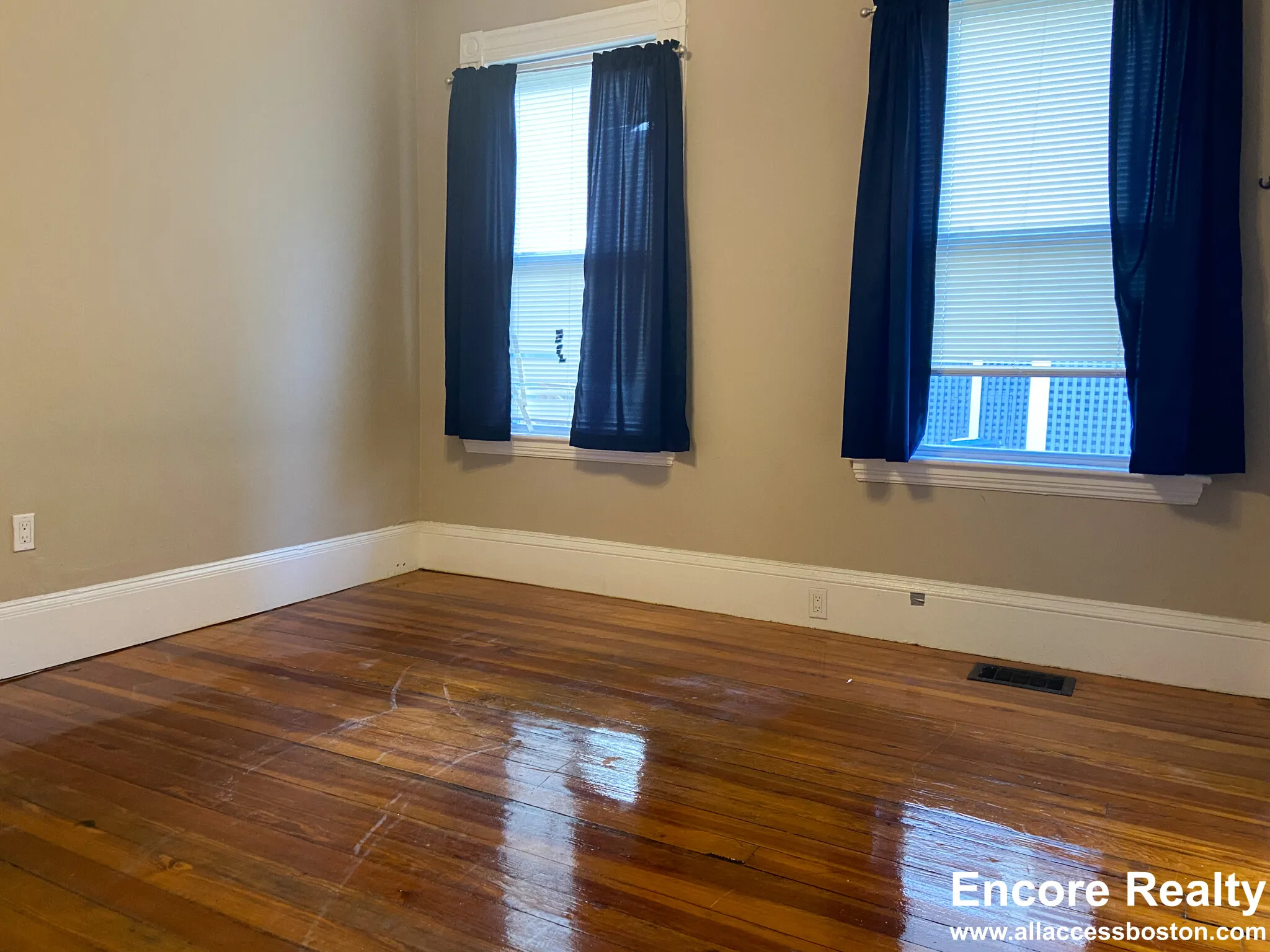 3 bed, 2 bath apartment for rent at 1 Parker Hill Ter Unit 1, Mission Hill — photo 5 of 29