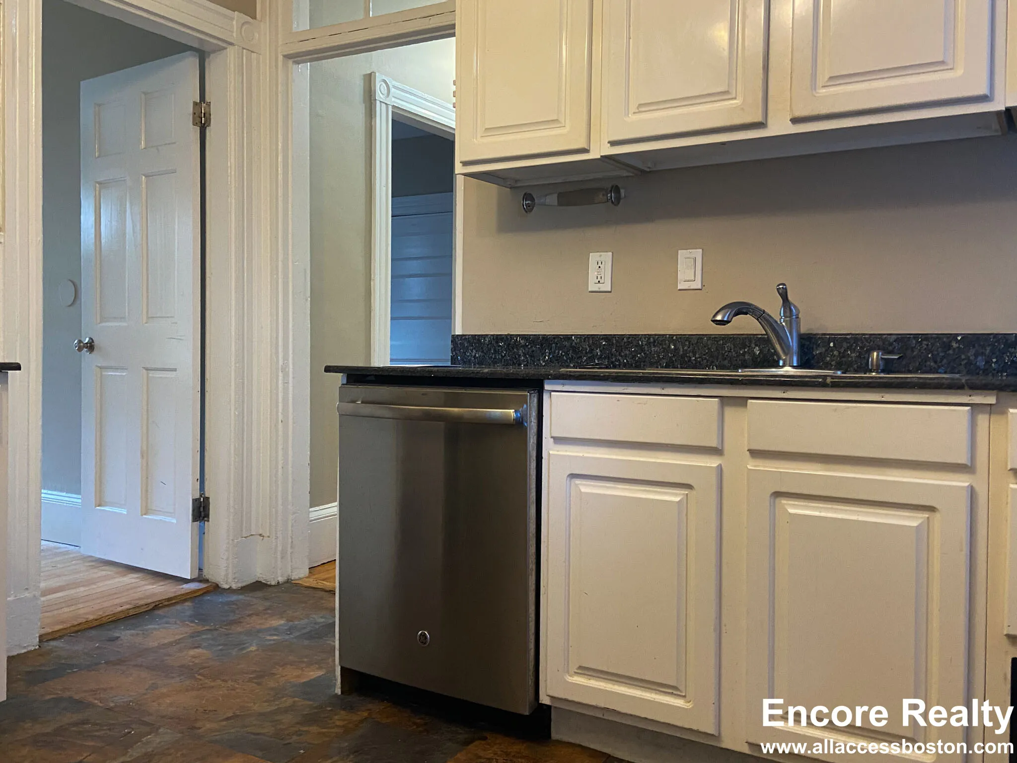 3 bed, 2 bath apartment for rent at 1 Parker Hill Ter Unit 1, Mission Hill — photo 16 of 29