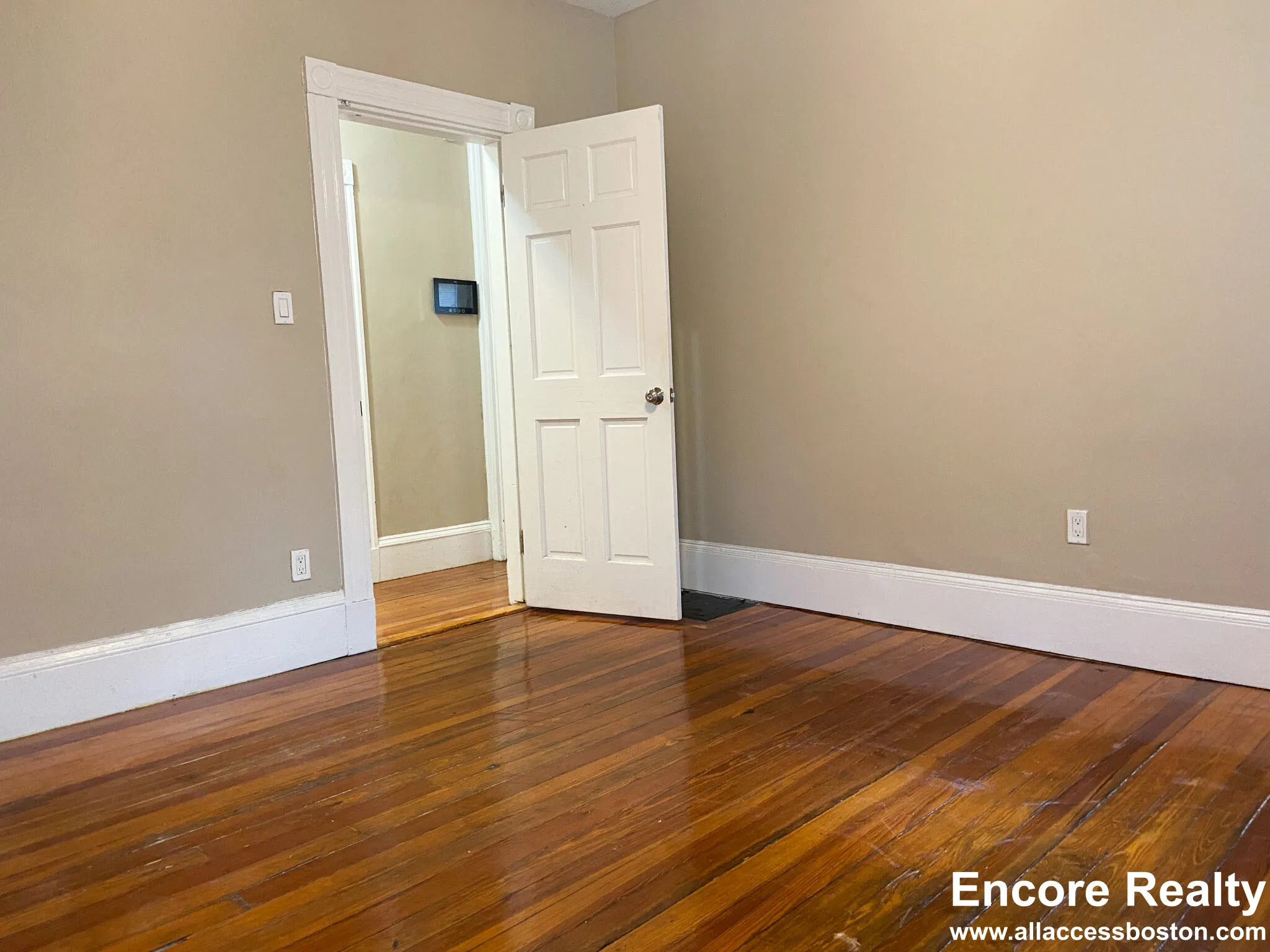 3 bed, 2 bath apartment for rent at 1 Parker Hill Ter Unit 1, Mission Hill — photo 6 of 29