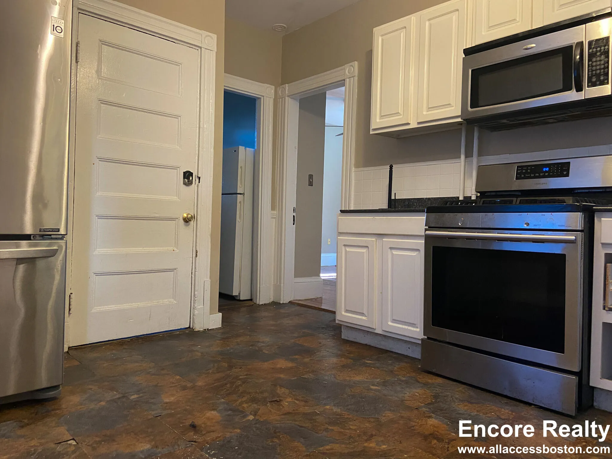3 bed, 2 bath apartment for rent at 1 Parker Hill Ter Unit 1, Mission Hill — photo 15 of 29