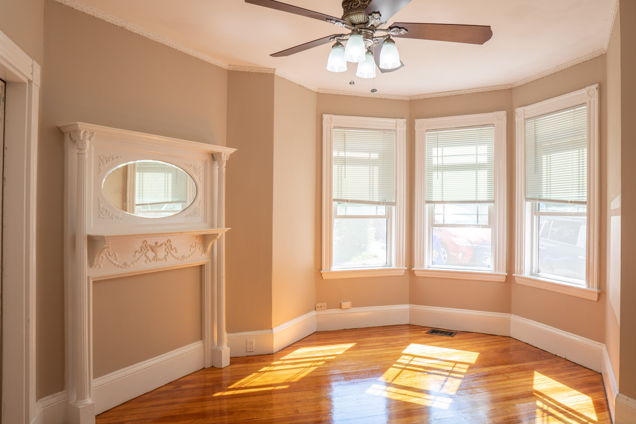 6 bed, 2 bath apartment for rent at 1 Parker Hill Ter Unit 2, Mission Hill — photo 2 of 10