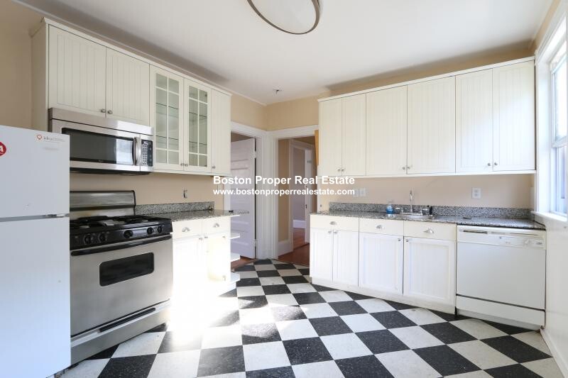 4 bed, 1 bath apartment for rent at 1 Parker Hill Ter Unit 2A, Mission Hill — photo 16 of 38