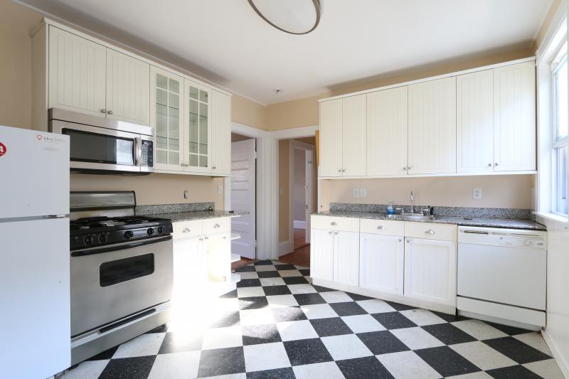 4 bed, 1 bath apartment for rent at 1 Parker Hill Ter Unit 2A, Mission Hill — photo 26 of 38