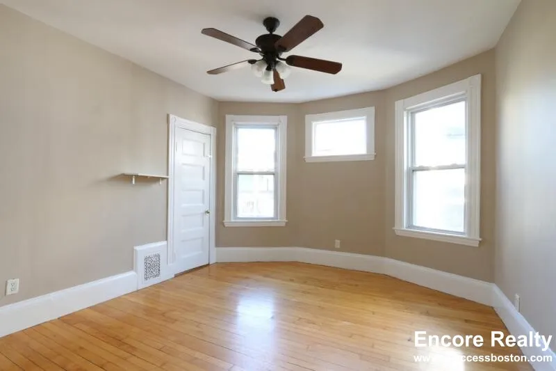 7 bed, 2 bath apartment for rent at 1 Parker Hill Ter Unit 3, Mission Hill — photo 11 of 46