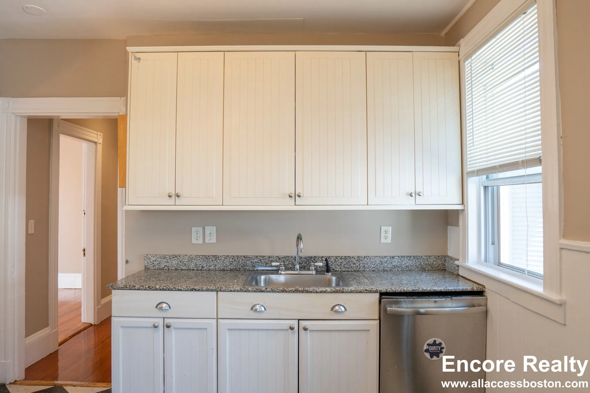 7 bed, 2 bath apartment for rent at 1 Parker Hill Ter Unit 3, Mission Hill — photo 7 of 46