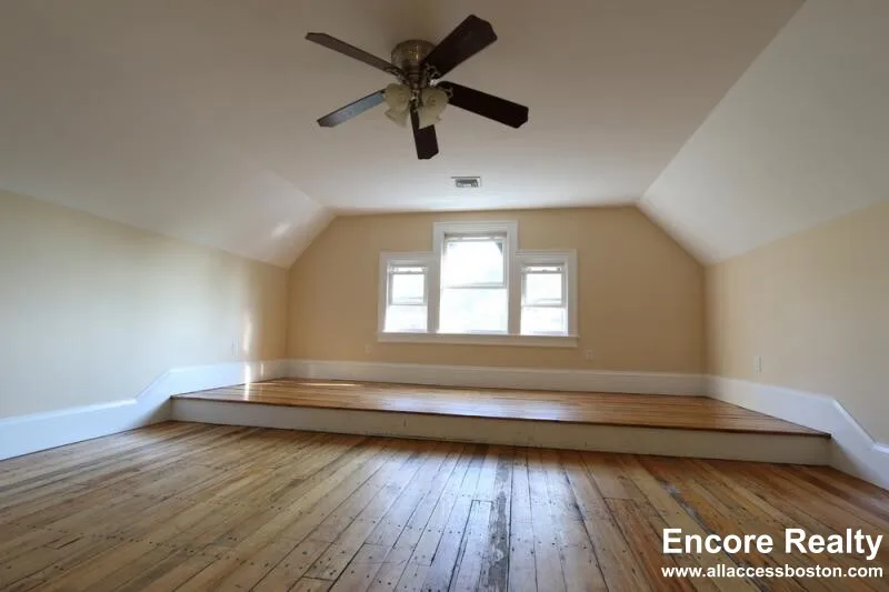 7 bed, 2 bath apartment for rent at 1 Parker Hill Ter Unit 3, Mission Hill — photo 8 of 46