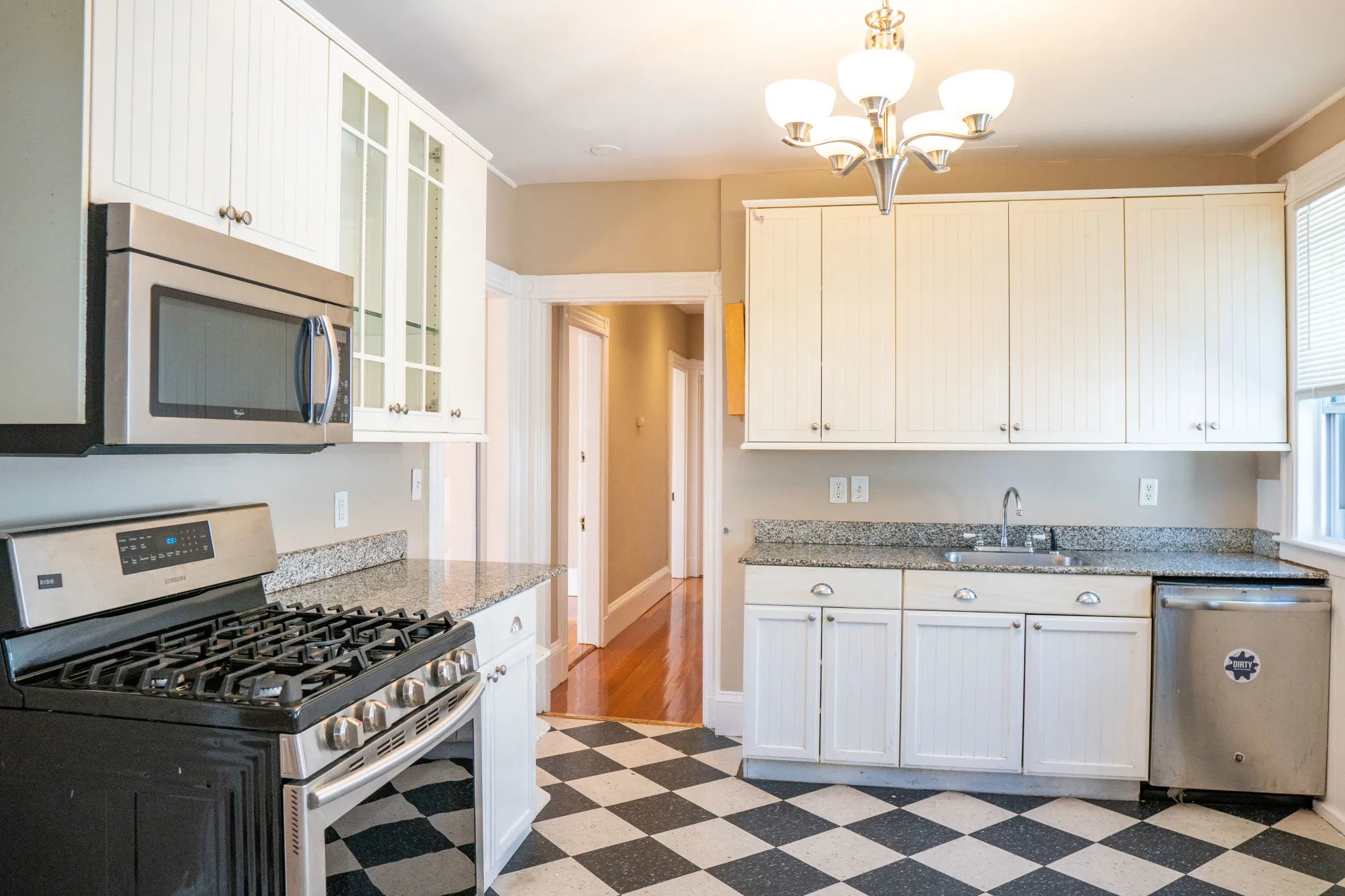 7 bed, 2 bath apartment for rent at 1 Parker Hill Ter Unit 3, Mission Hill — photo 4 of 46