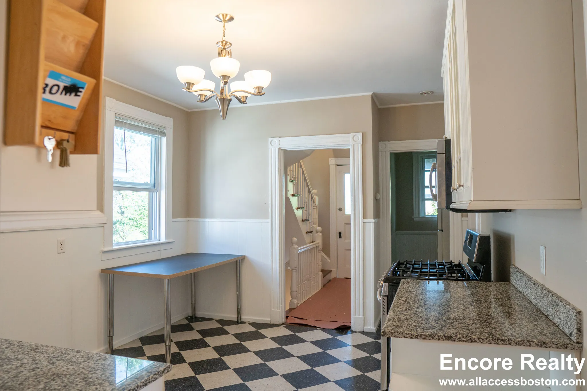 7 bed, 2 bath apartment for rent at 1 Parker Hill Ter Unit 3, Mission Hill — photo 5 of 46
