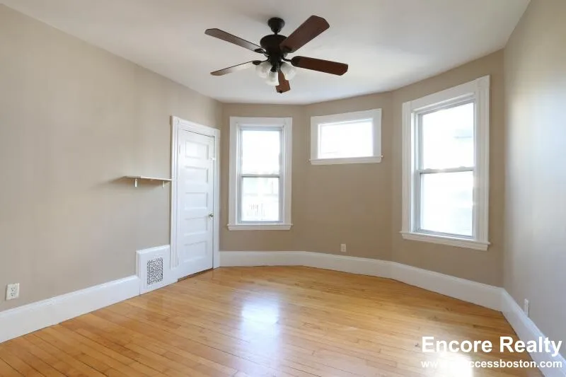 7 bed, 2 bath apartment for rent at 1 Parker Hill Ter Unit 3, Mission Hill — photo 12 of 46