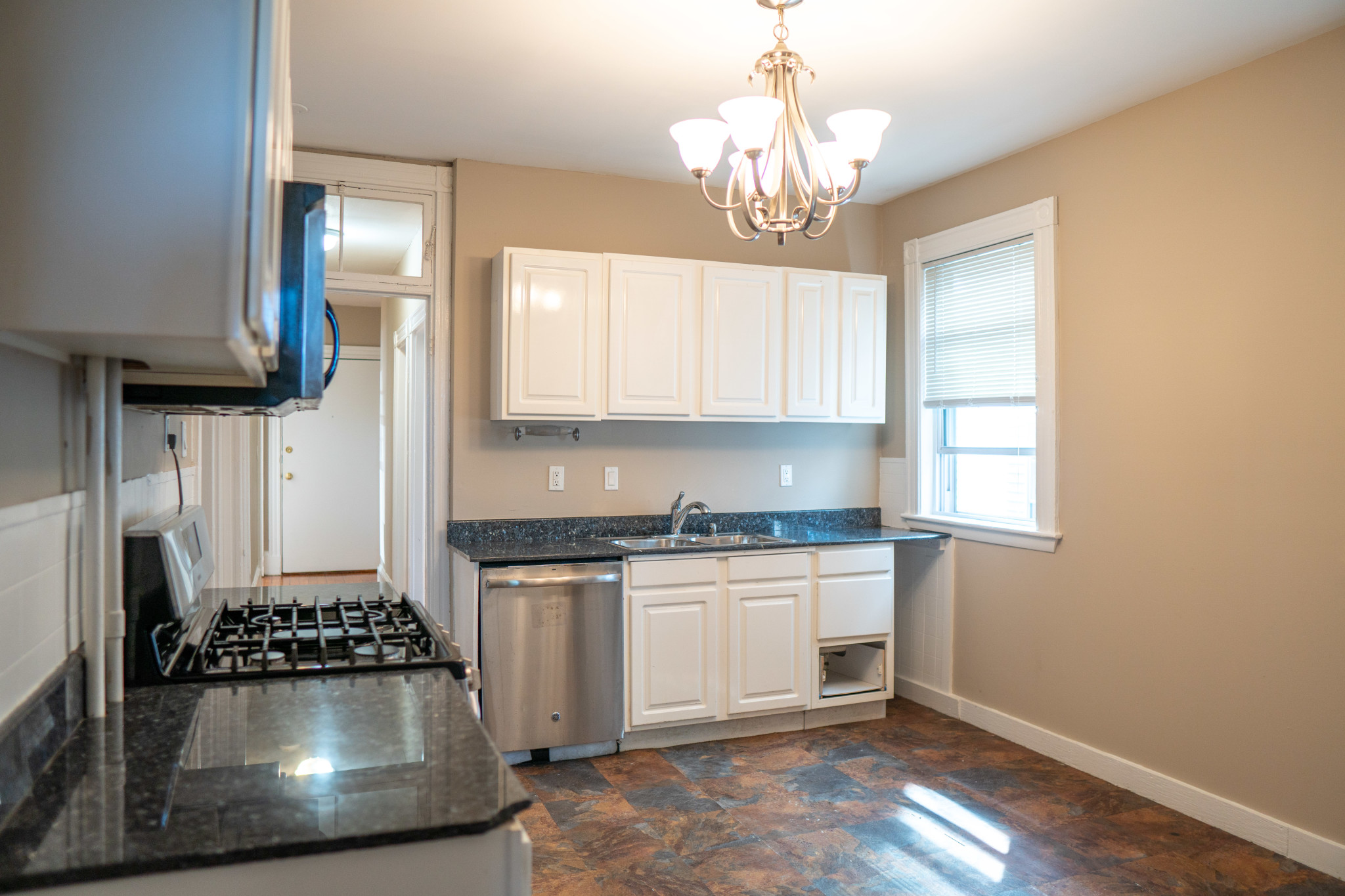6 bed, 2 bath apartment for rent at 1 Parker Hill Ter Unit UIA1, Mission Hill — photo 2 of 43
