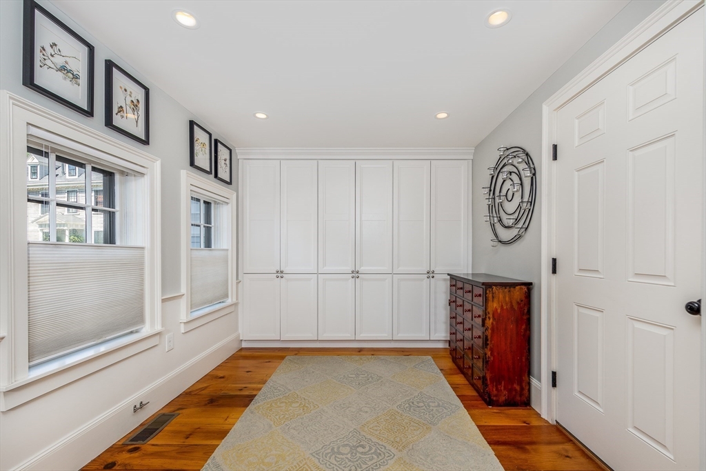 4 bed, 4+ bath apartment for rent at 1 Pearl St, Old Town — photo 18 of 38