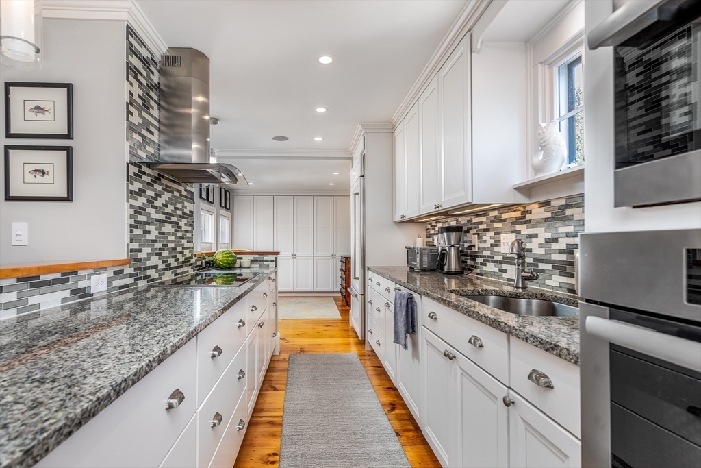 4 bed, 4+ bath apartment for rent at 1 Pearl St, Old Town — photo 13 of 38
