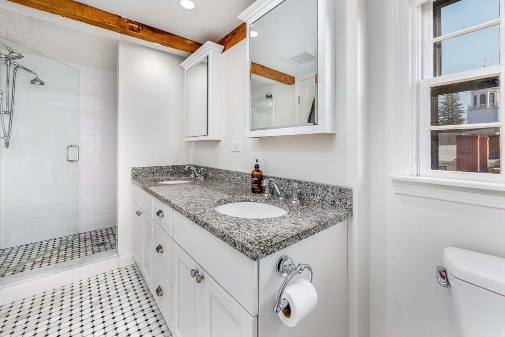 4 bed, 4+ bath apartment for rent at 1 Pearl St, Old Town — photo 23 of 38