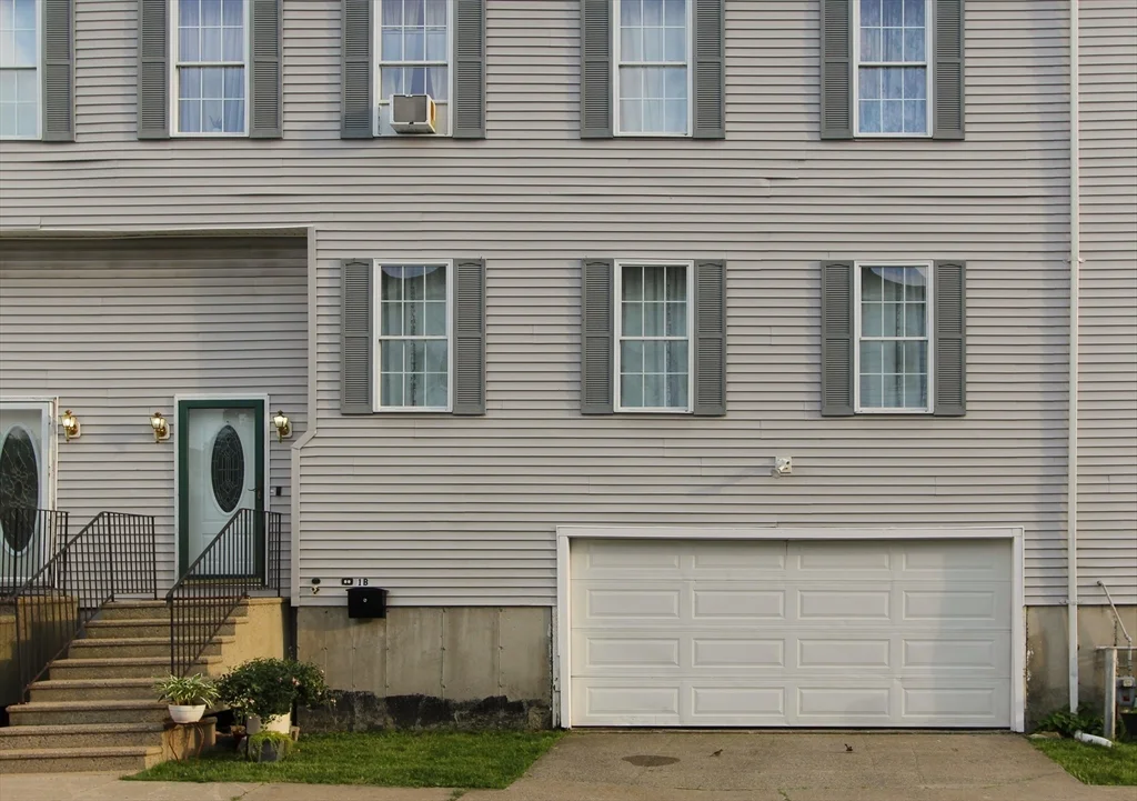 3 bed, 3 bath apartment for rent at 1 Pelham Unit B, Worcester