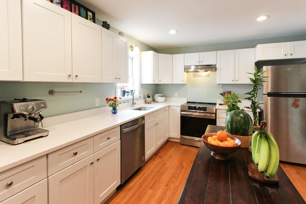 3 bed, 3 bath apartment for rent at 1 Pelham Unit B, Worcester — photo 3 of 32