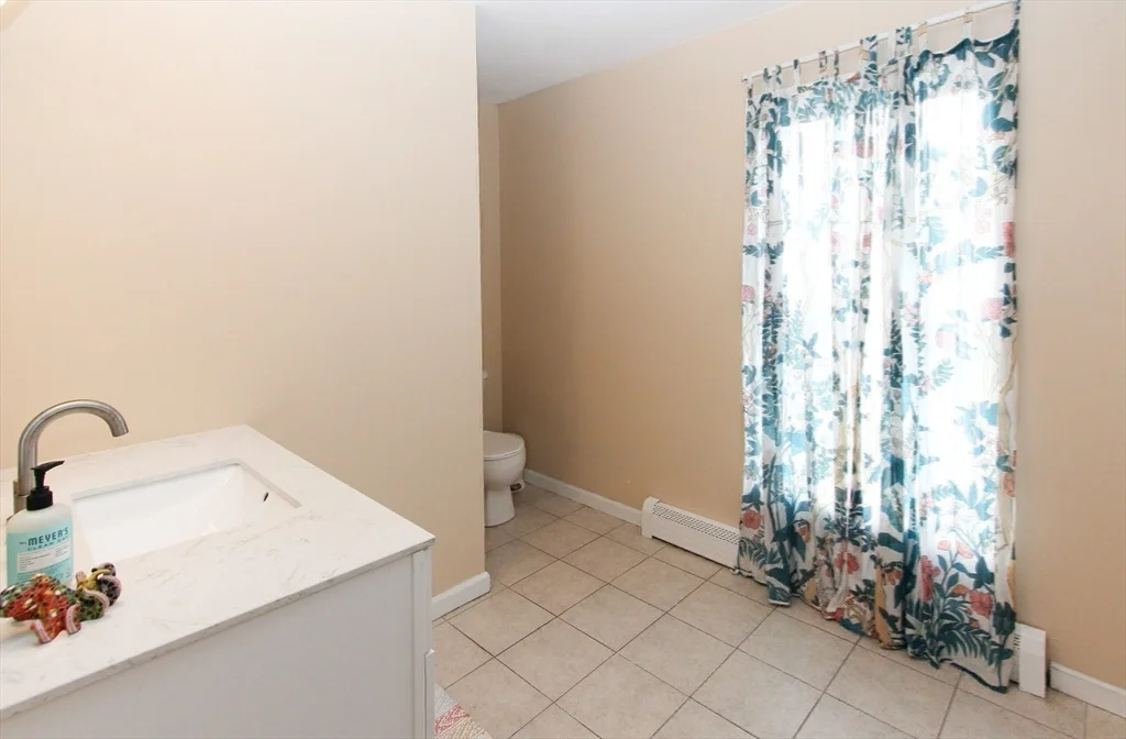 3 bed, 3 bath apartment for rent at 1 Pelham Unit B, Worcester — photo 25 of 32