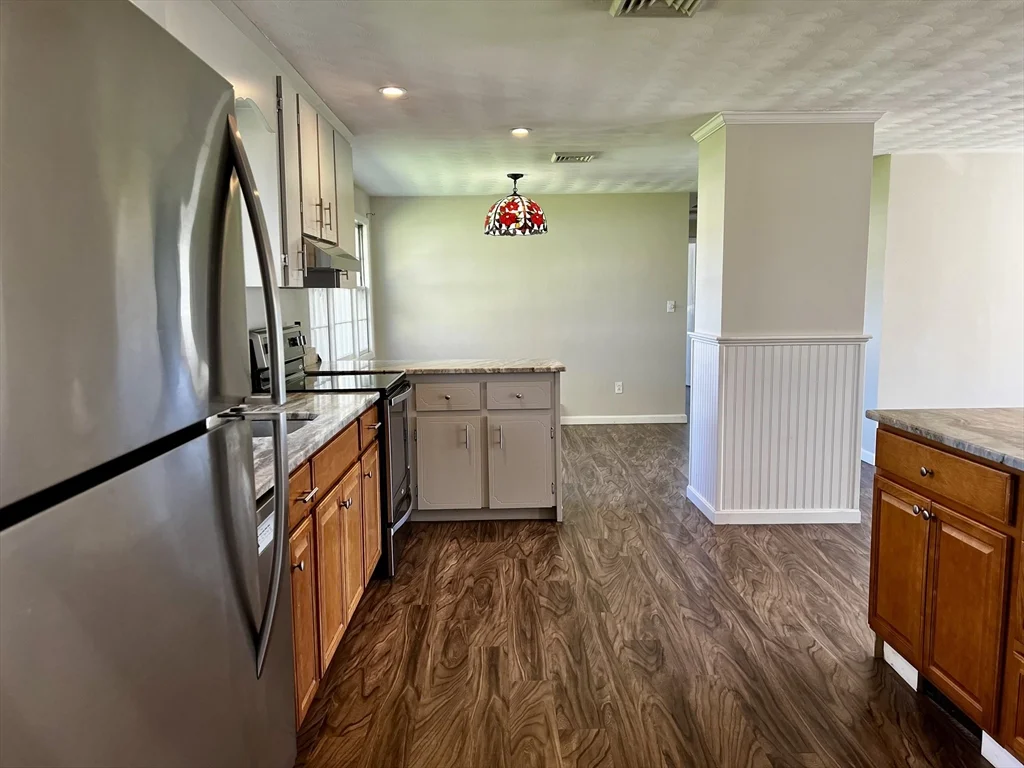 3 bed, 1 bath apartment for rent at 1 Perkins Rd, Danvers — photo 11 of 25