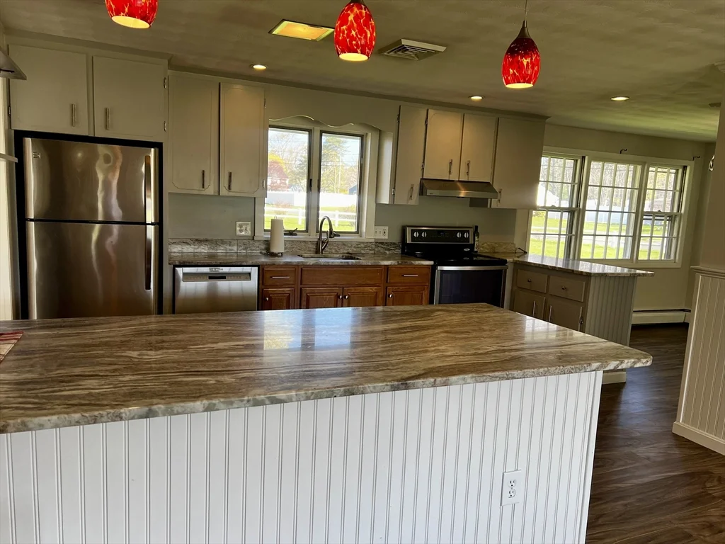 3 bed, 1 bath apartment for rent at 1 Perkins Rd, Danvers — photo 9 of 25