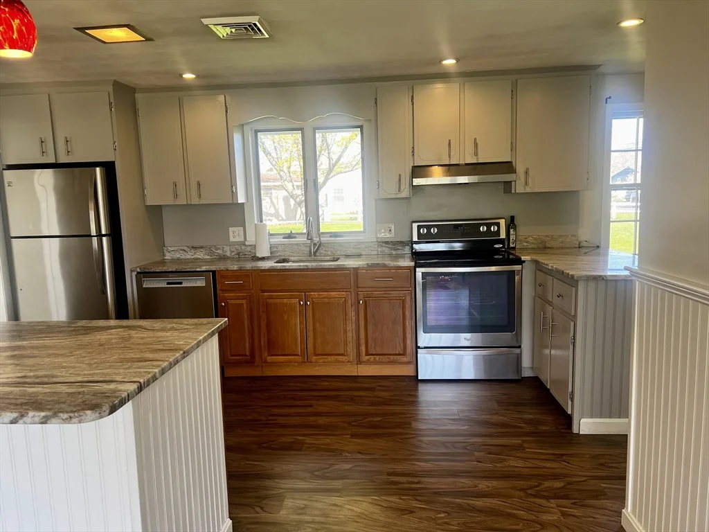 3 bed, 1 bath apartment for rent at 1 Perkins Rd, Danvers — photo 10 of 25