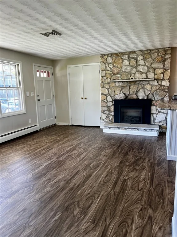 3 bed, 1 bath apartment for rent at 1 Perkins Rd, Danvers — photo 7 of 25