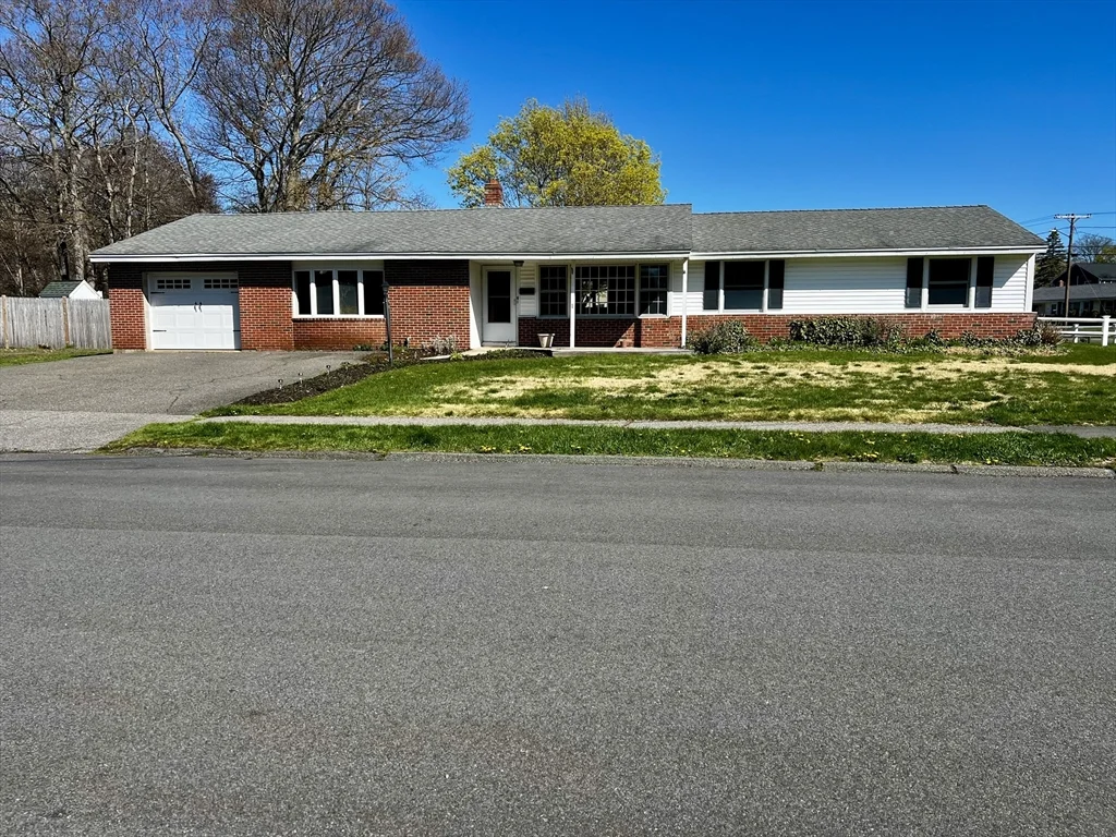 3 bed, 1 bath apartment for rent at 1 Perkins Rd, Danvers — photo 1 of 25