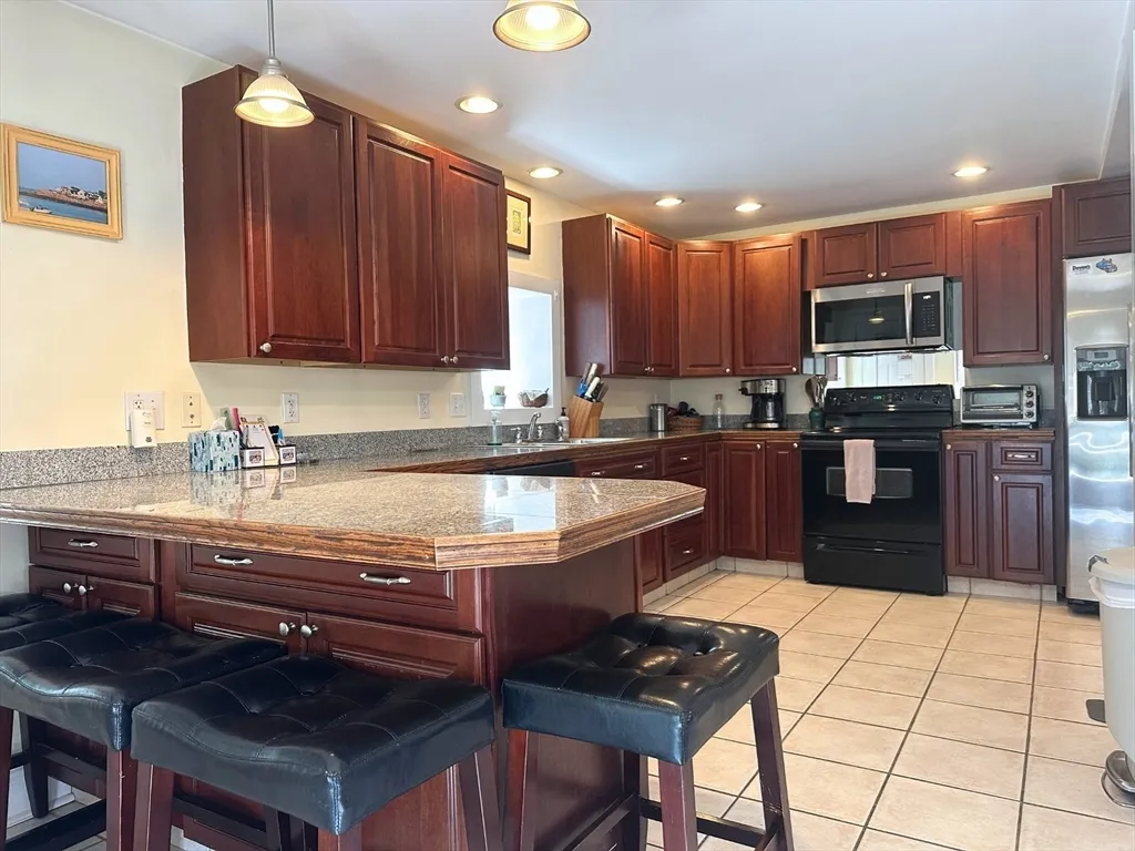 2 bed, 1 bath apartment for rent at 1 Pigeon Hill Ct Unit 1, Rockport — photo 4 of 24
