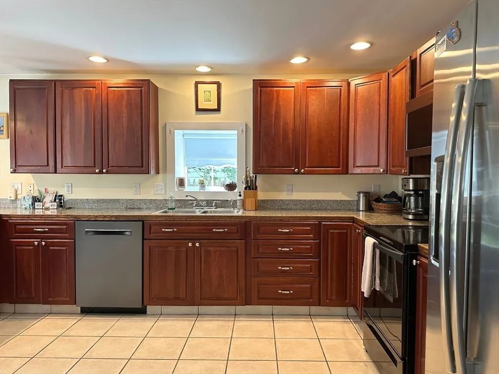 2 bed, 1 bath apartment for rent at 1 Pigeon Hill Ct Unit 1, Rockport — photo 5 of 24