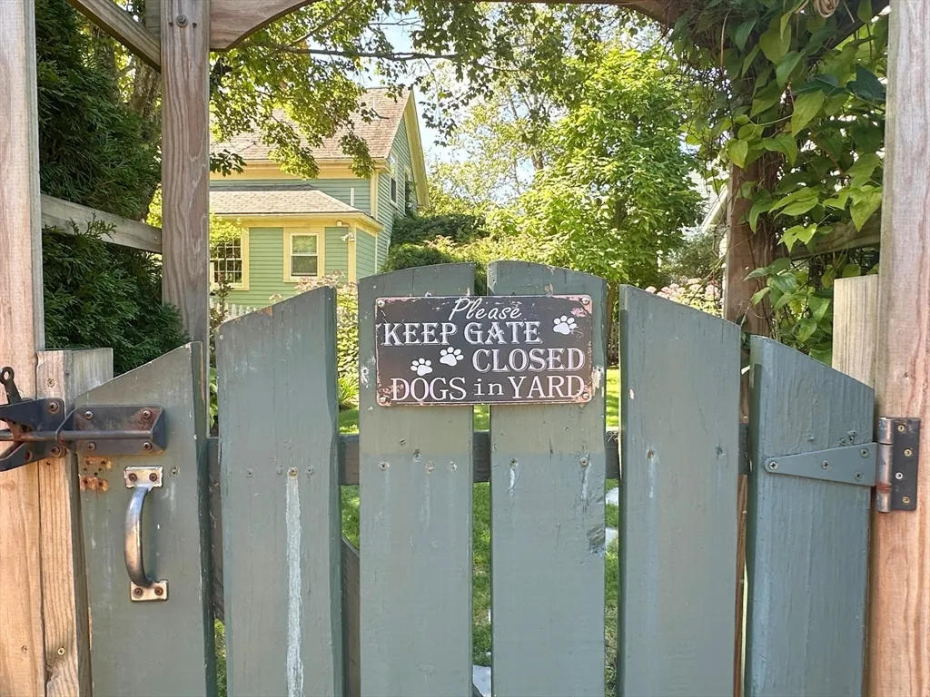 2 bed, 1 bath apartment for rent at 1 Pigeon Hill Ct Unit 1, Rockport — photo 2 of 24