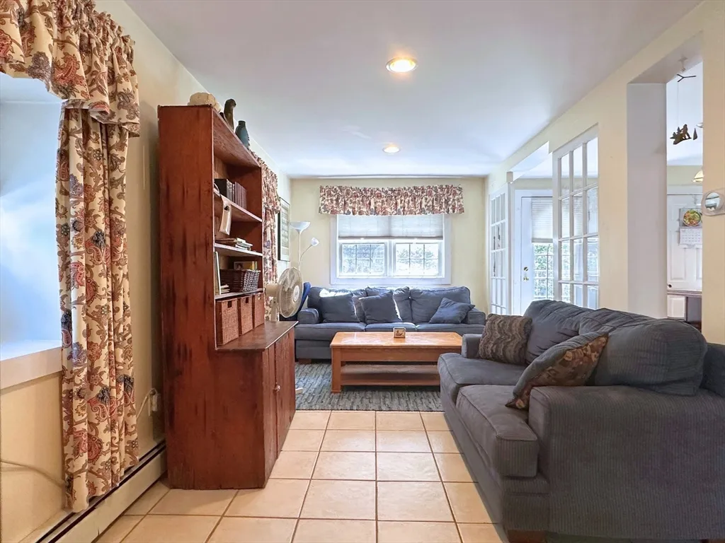 2 bed, 1 bath apartment for rent at 1 Pigeon Hill Ct Unit 1, Rockport — photo 8 of 24