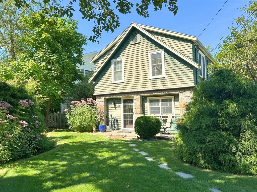 2 bed, 1 bath apartment for rent at 1 Pigeon Hill Ct Unit 1, Rockport