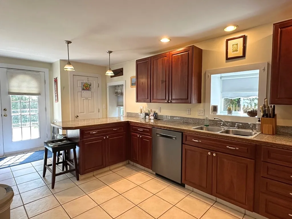 2 bed, 1 bath apartment for rent at 1 Pigeon Hill Ct Unit 1, Rockport — photo 6 of 24