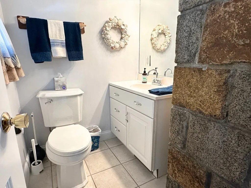2 bed, 1 bath apartment for rent at 1 Pigeon Hill Ct Unit 1, Rockport — photo 9 of 24