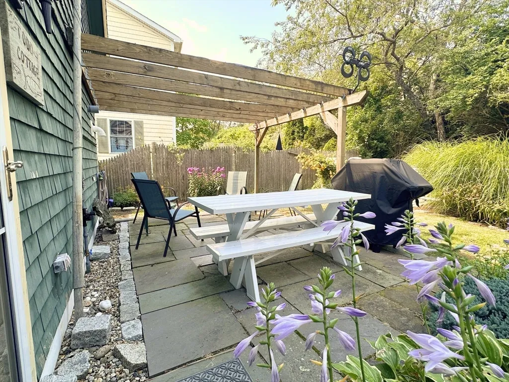 2 bed, 1 bath apartment for rent at 1 Pigeon Hill Ct Unit 1, Rockport — photo 21 of 24