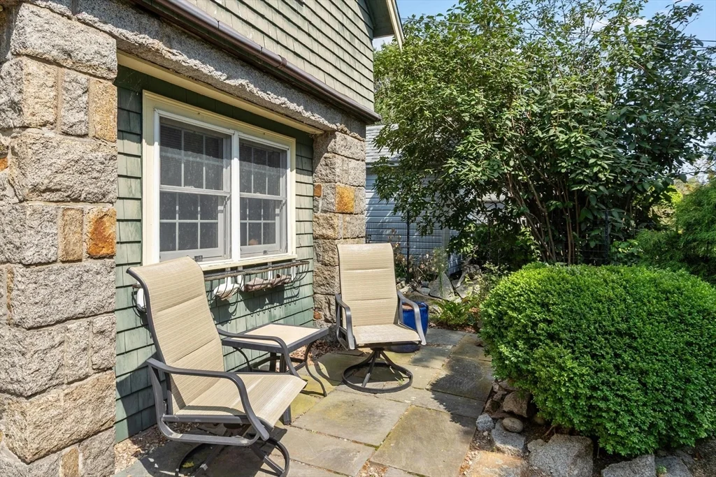 2 bed, 1 bath apartment for rent at 1 Pigeon Hill Ct Unit B, Rockport — photo 3 of 32