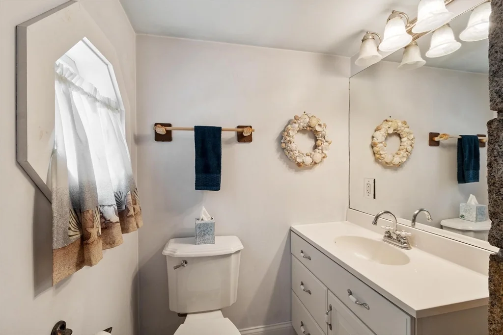 2 bed, 1 bath apartment for rent at 1 Pigeon Hill Ct Unit B, Rockport — photo 15 of 32
