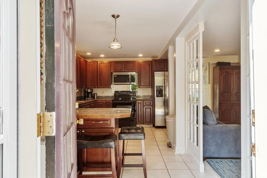 2 bed, 1 bath apartment for rent at 1 Pigeon Hill Ct Unit B, Rockport — photo 5 of 32