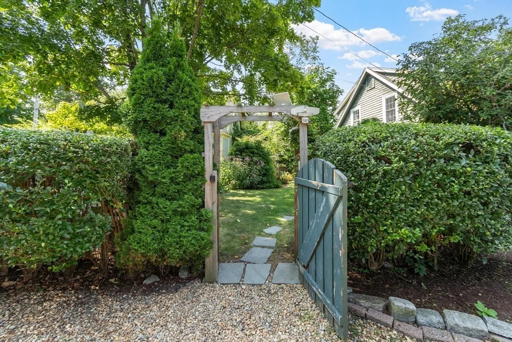 2 bed, 1 bath apartment for rent at 1 Pigeon Hill Ct Unit B, Rockport — photo 31 of 32