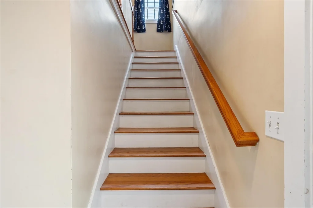 2 bed, 1 bath apartment for rent at 1 Pigeon Hill Ct Unit B, Rockport — photo 16 of 32