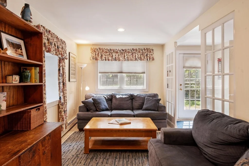 2 bed, 1 bath apartment for rent at 1 Pigeon Hill Ct Unit B, Rockport — photo 11 of 32