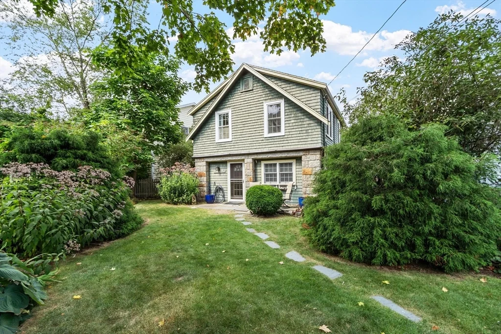 2 bed, 1 bath apartment for rent at 1 Pigeon Hill Ct Unit B, Rockport
