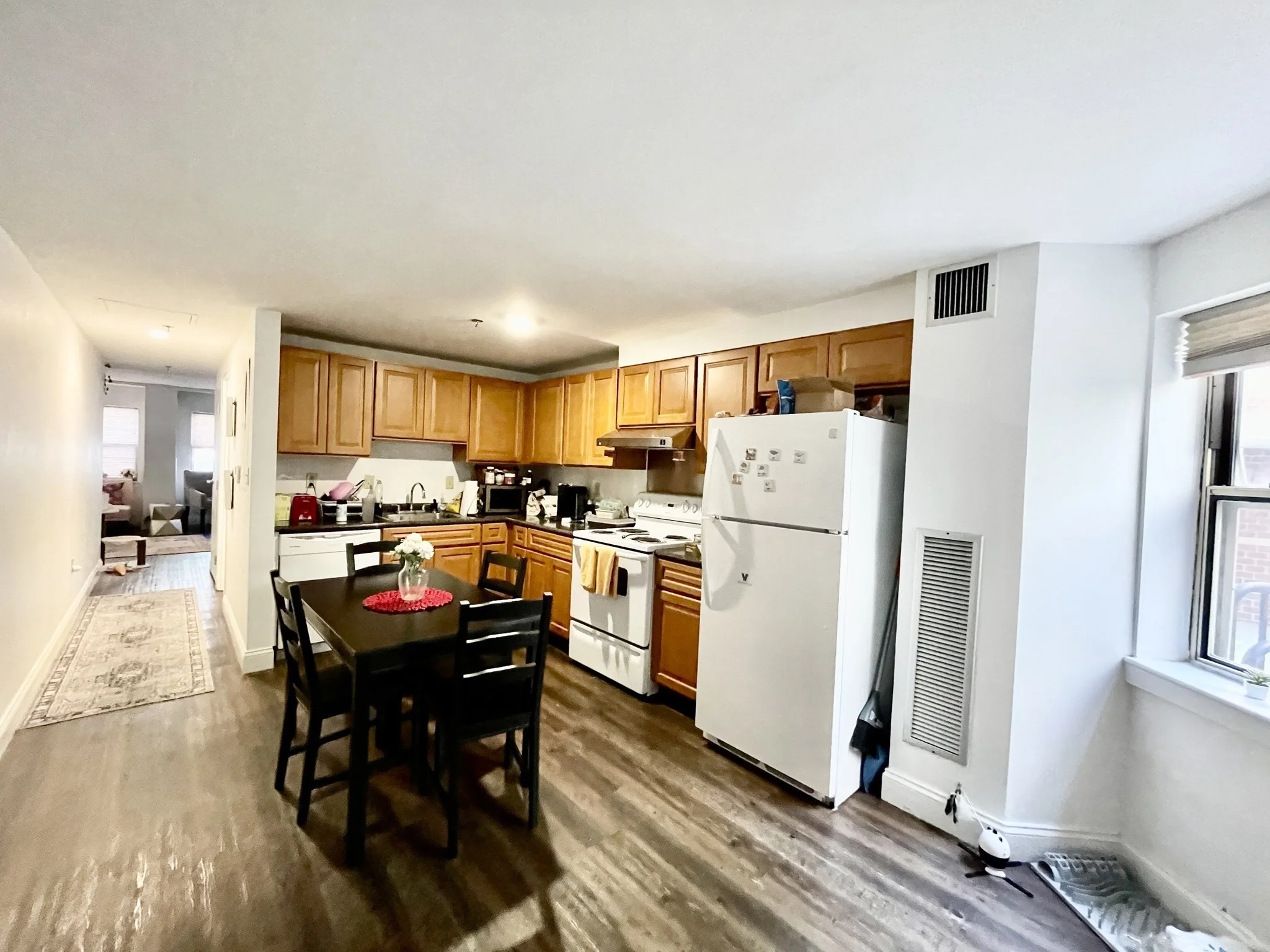 3 bed, 1 bath apartment for rent at 1 Pine St Unit B, Chinatown — photo 5 of 20