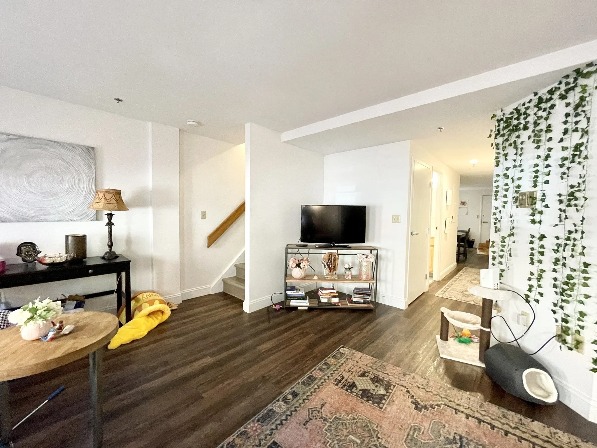 3 bed, 1 bath apartment for rent at 1 Pine St Unit B, Chinatown — photo 4 of 20