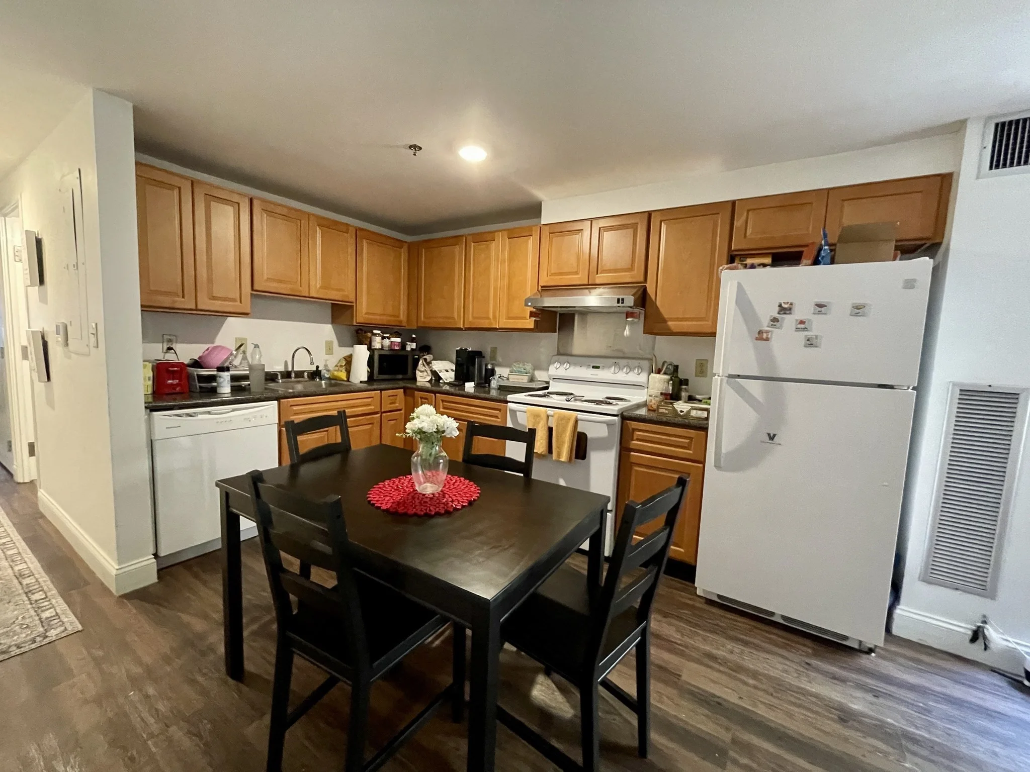 3 bed, 1 bath apartment for rent at 1 Pine St Unit B, Chinatown — photo 7 of 20