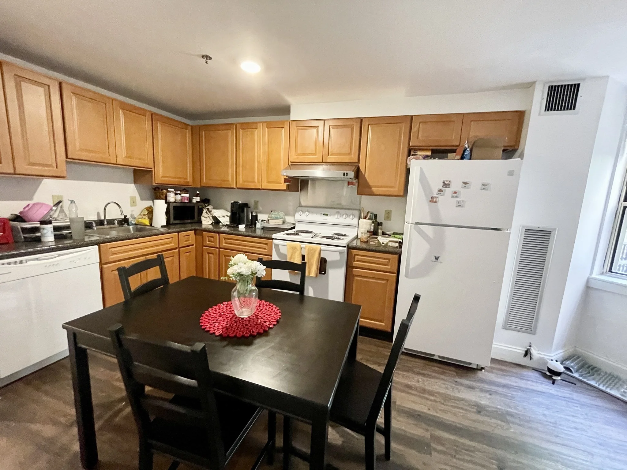 3 bed, 1 bath apartment for rent at 1 Pine St Unit B, Chinatown — photo 8 of 20
