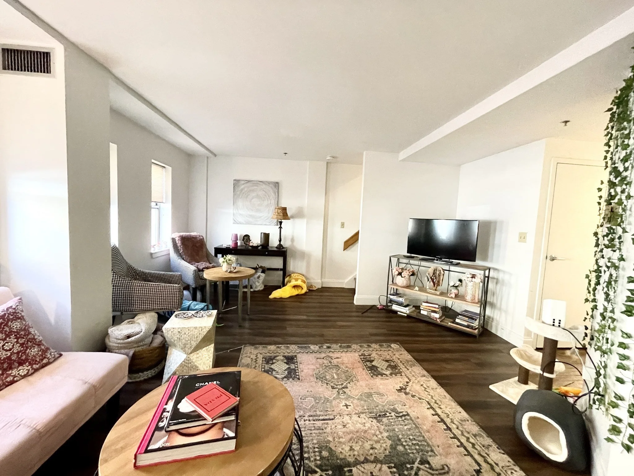 3 bed, 1 bath apartment for rent at 1 Pine St Unit B, Chinatown — photo 2 of 20