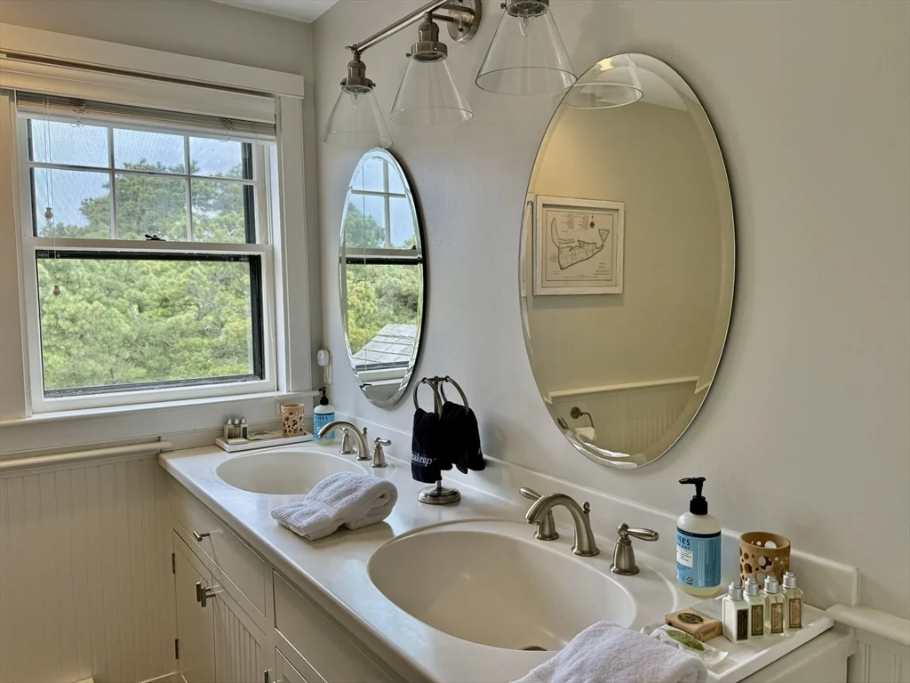 6 bed, 4+ bath apartment for rent at 1 Pochick Ave, Nantucket — photo 26 of 42